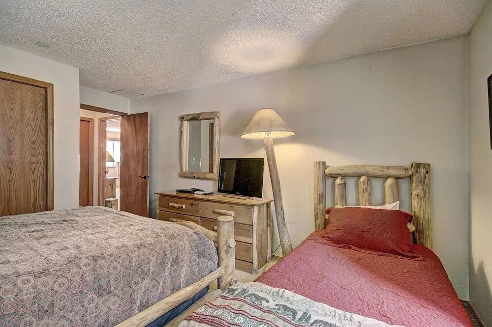 221 Cinnamon Ridge I 2 Bedroom Condo by RedAwning