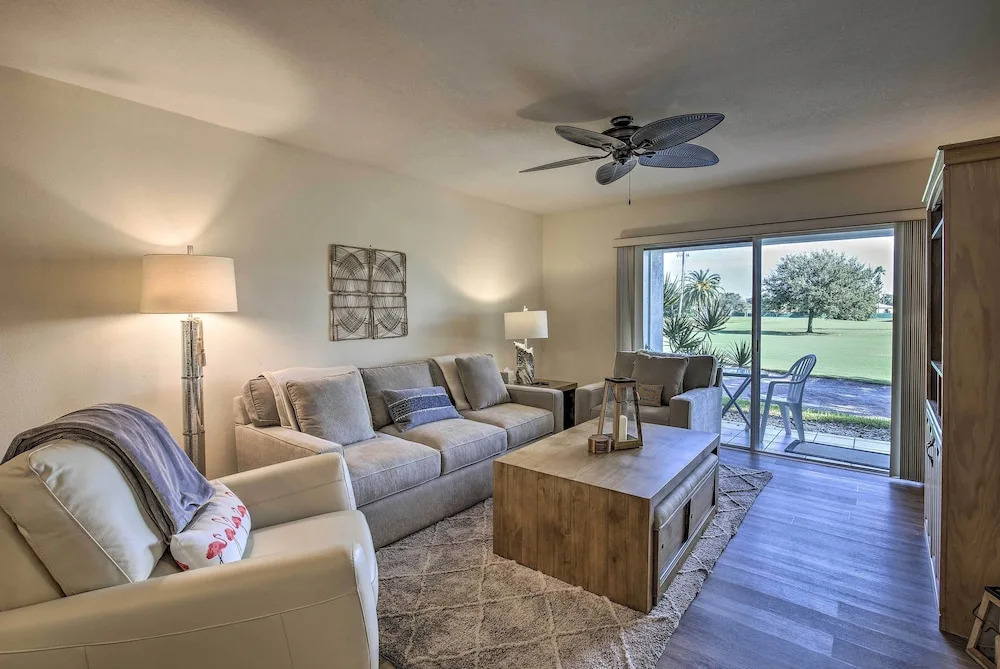 St Pete Condo w/ Heated Pool - 3 Miles to Beach!