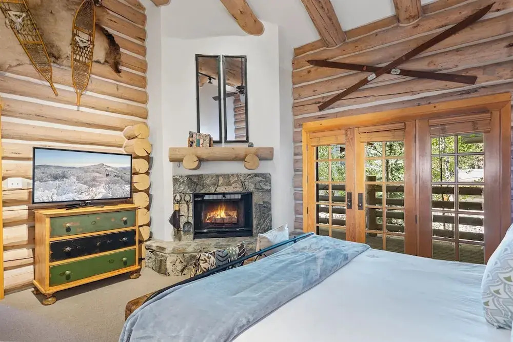Pine Inn at Trail's End Lodge - Three Bedroom Condo Residence with Spa #2 by Deer Valley Resort