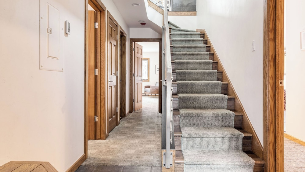 Pandora by Avantstay Modern Mountain Escape in Great Location @ Entrance of Bear Creek Trail