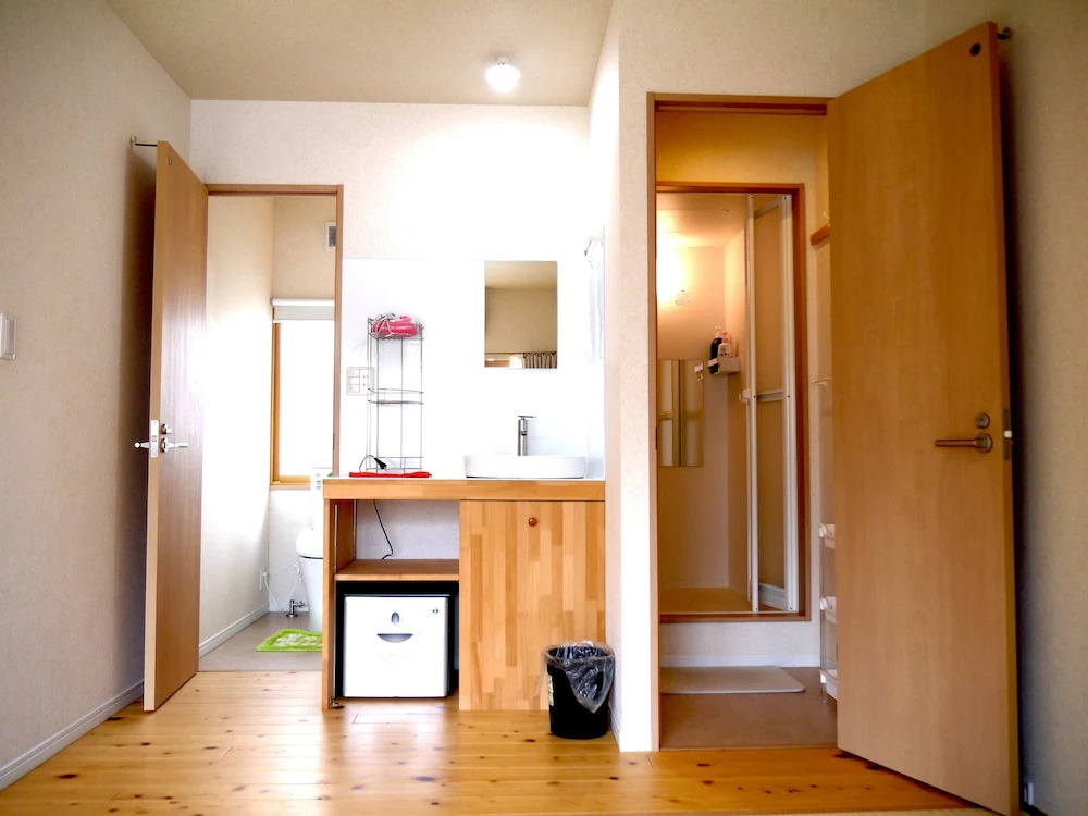 Guesthouse Osaka Tengachaya Station front hall