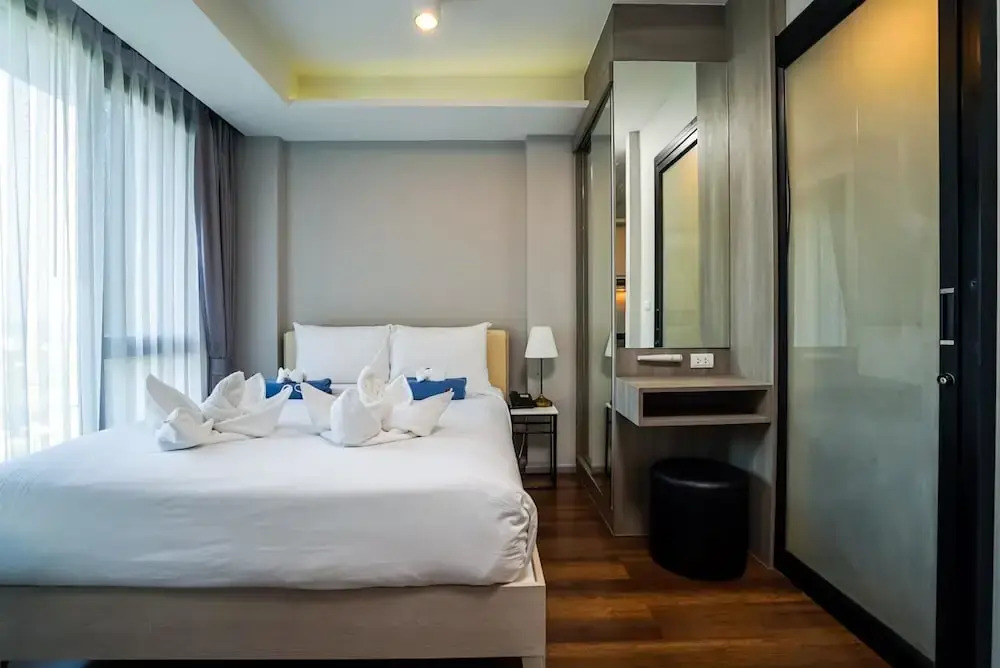 6Av 717 - Walk to Surin Beach Studio With Pool and gym