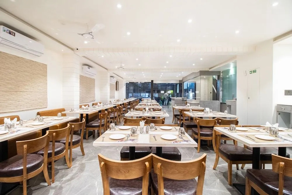 Super Townhouse OAK Clove Boutique Hotel Rajaji Nagar Near Lulu Mall Bengaluru
