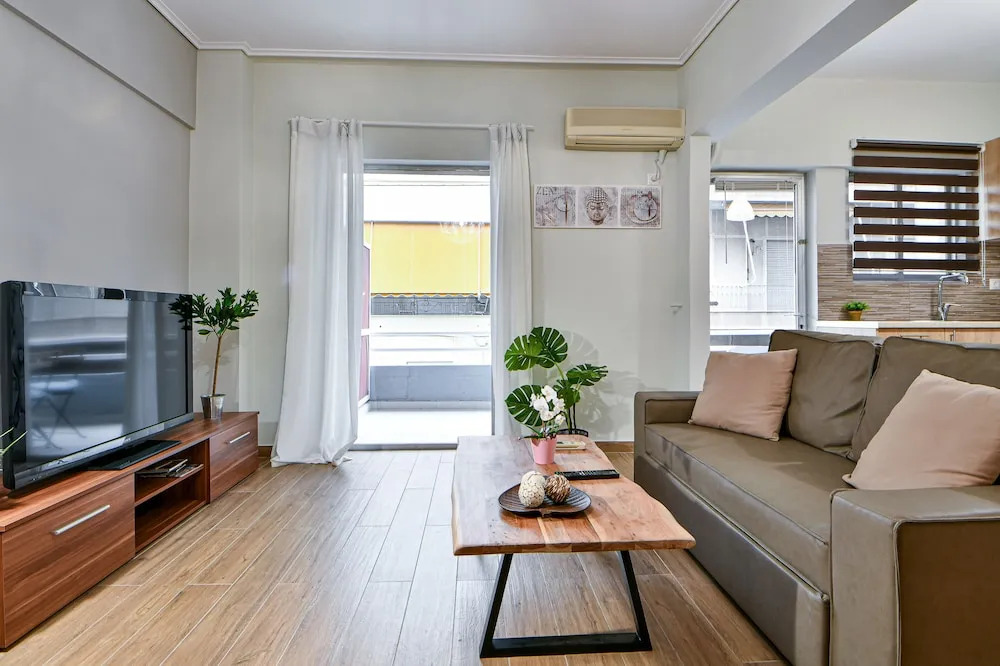 Comfy Home next to metro