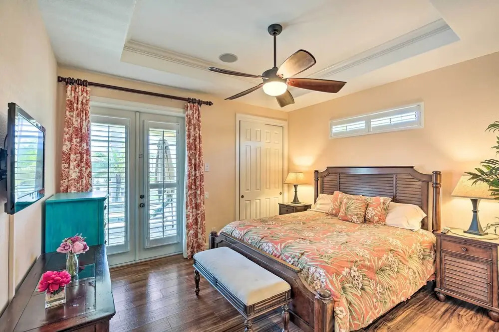 3 Mi to Downtown Cape Coral: Canal-Front Villa