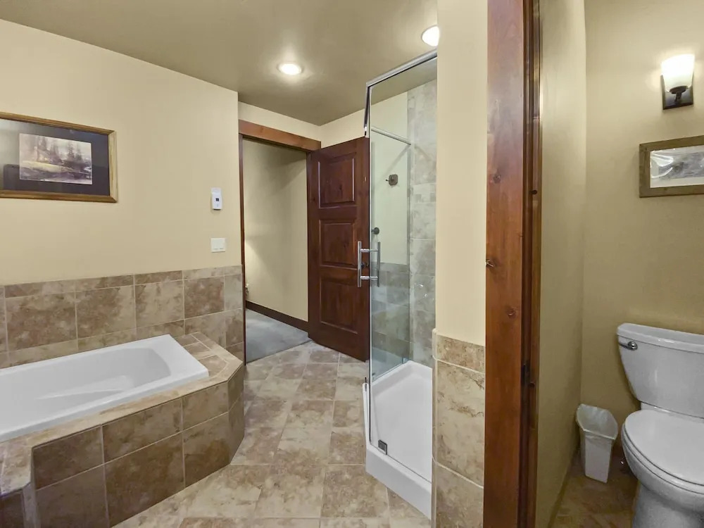 Dewey Placer Lodge 3 Bedroom Home by Redawning