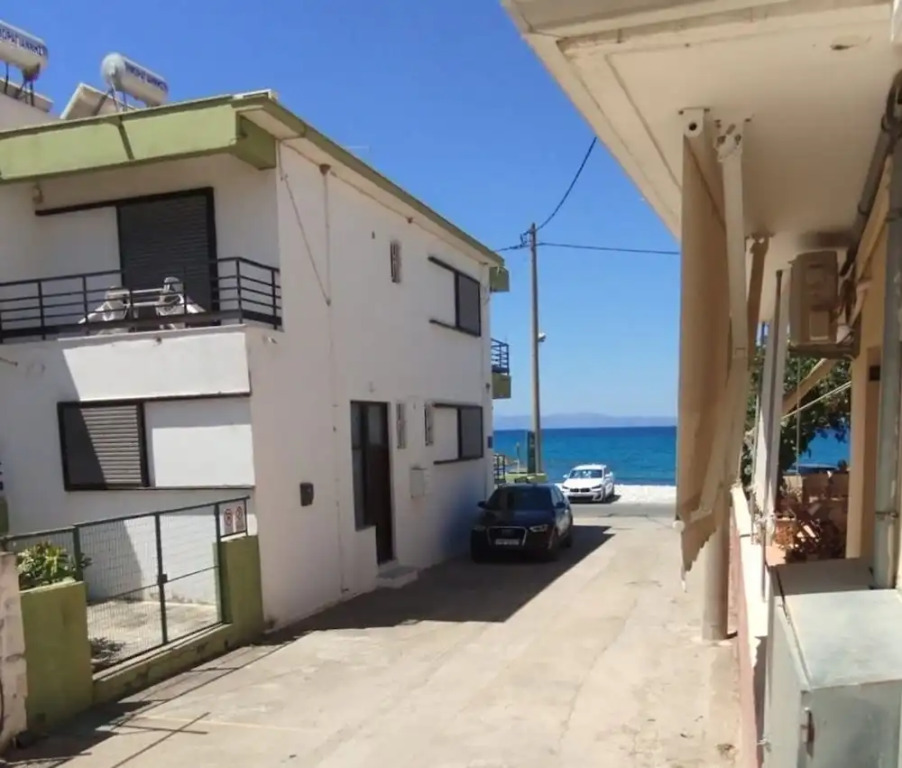 Frinda Studio Next to the sea