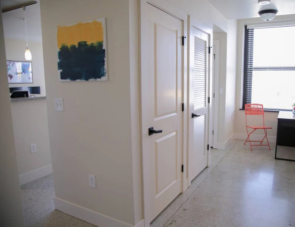 Classic Downtown 1BR Apt with Views