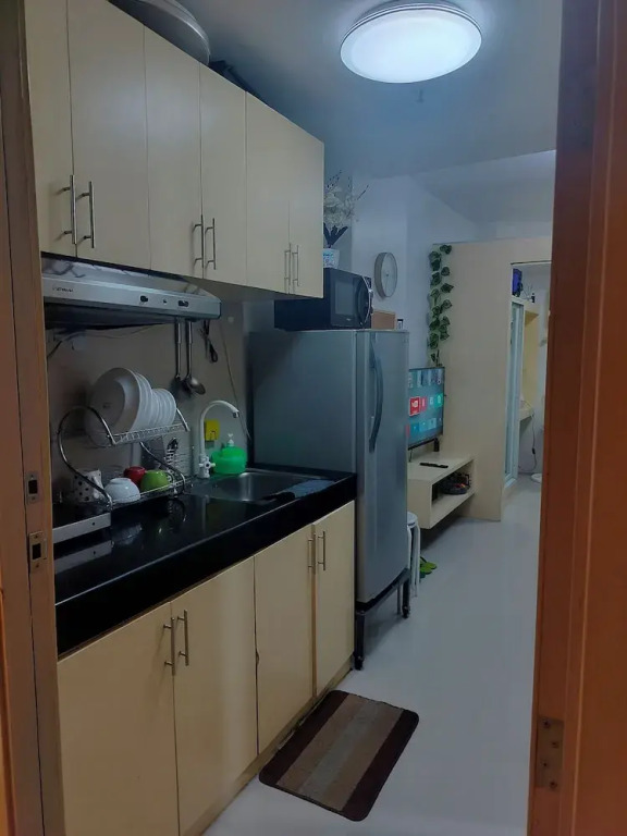 Cozy Quezon City Condo With Private Pool w Elevator Access
