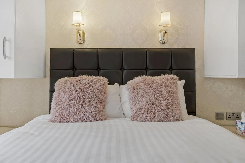 Luxury Entire Apartment, Central City Centre 1, Newly Refurbished