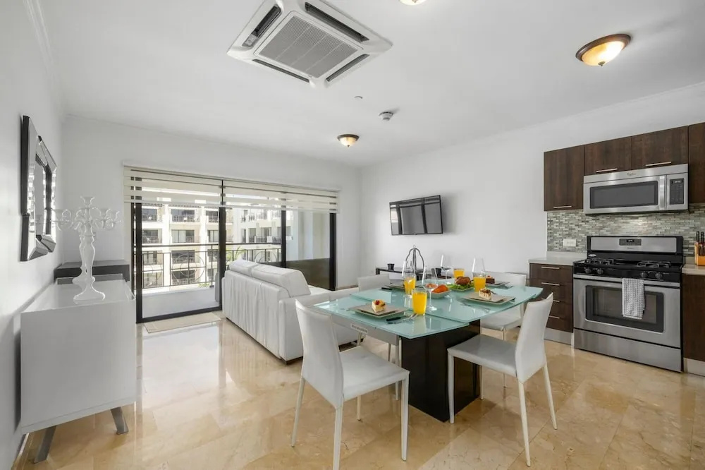 One Bedroom w Amazing Views GYM Resort Amenities