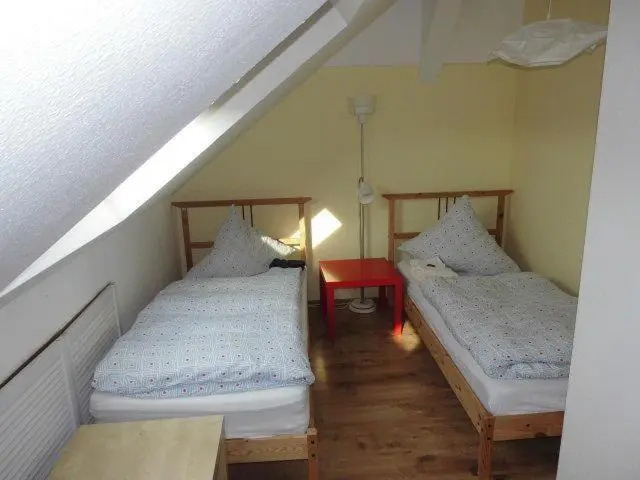 Sehr-schoene-4-Raum-Maisonette-Fewo-mit-110qm-Balkon-zentral-preiswert-T7