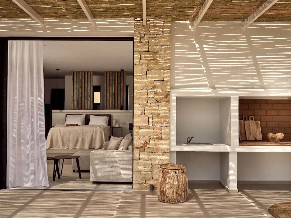 The Sall Suites Complex A - Open Plan Suites with Private Pool
