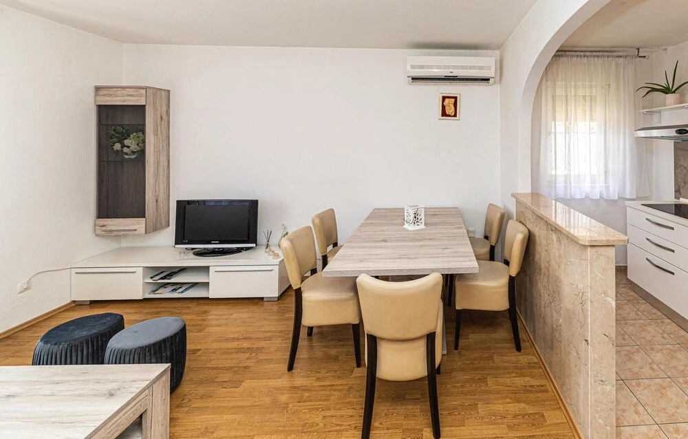 Stunning Apartment in Solin With Wifi and 2 Bedrooms