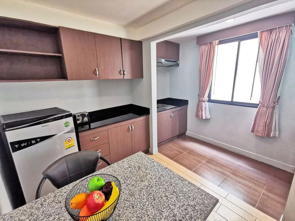 Scandia Beach Hotel - Soi 7 Best Location - 200m to Beach next to Food Market