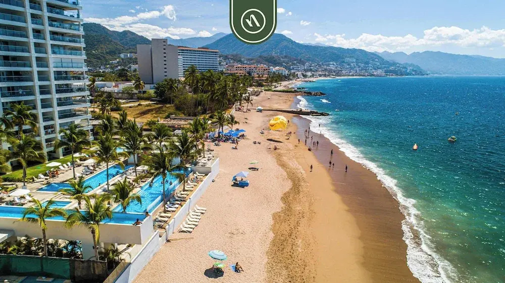 Luxury Oceanfront Studio - Beach - Pools - Gym
