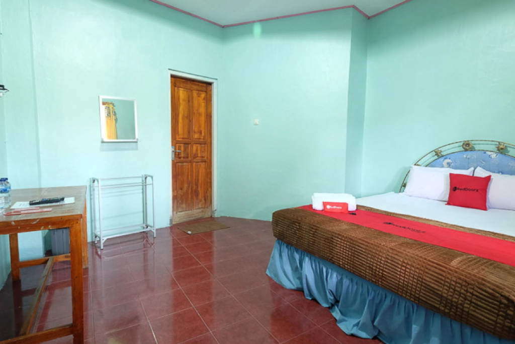 RedDoorz near Mangrove Forest Kupang