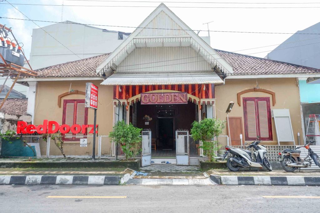 RedDoorz At Golden Inn Tugu Yogyakarta