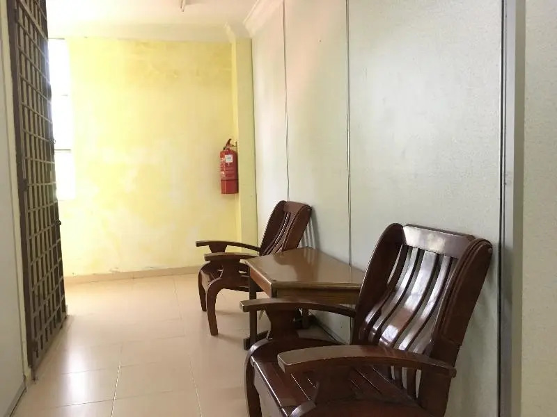 Azra Inn by OYO Rooms