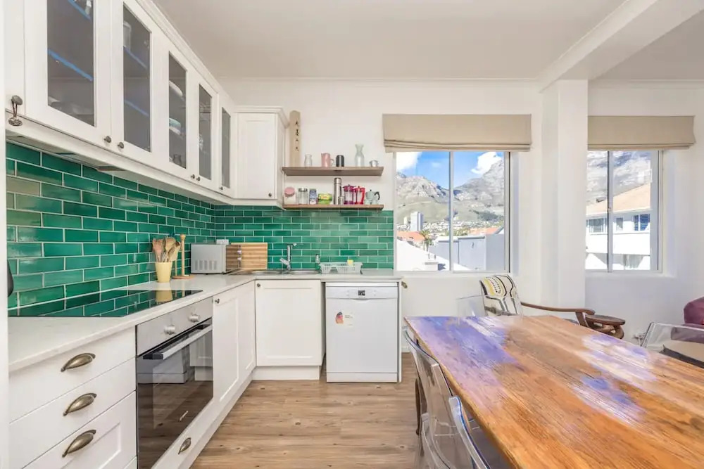 Amazing 2 Bedroom Apartment With Mountain Views on Kloof Street