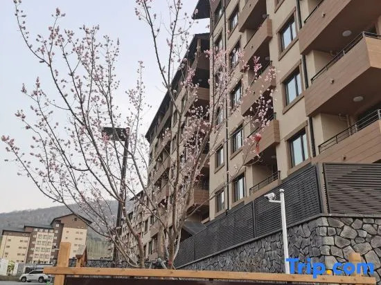 Xueren Nuandeng Apartment