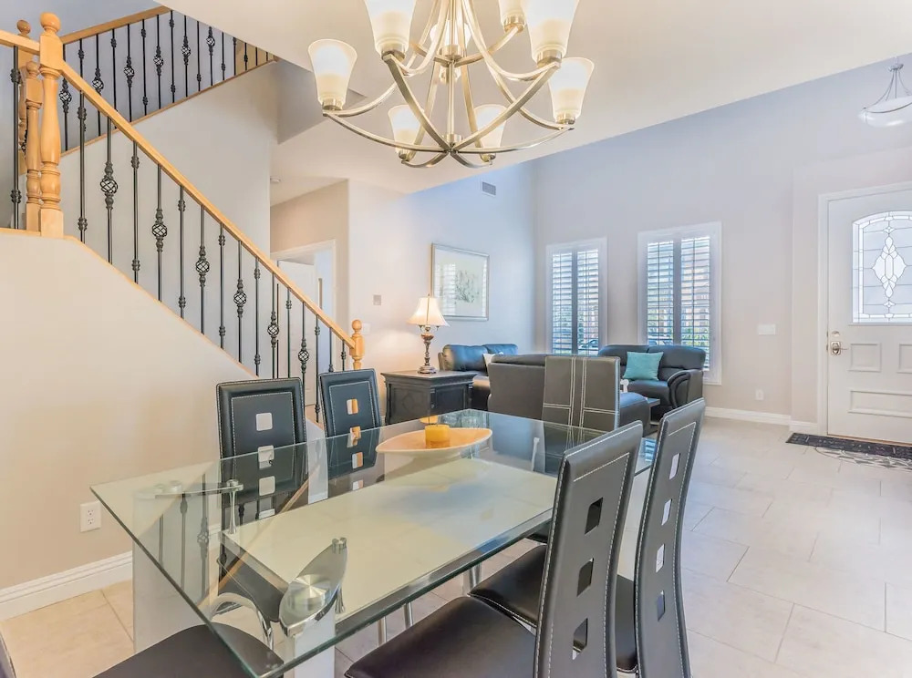 Luxurious 4BR 9min to LV Strip Sleeps 16