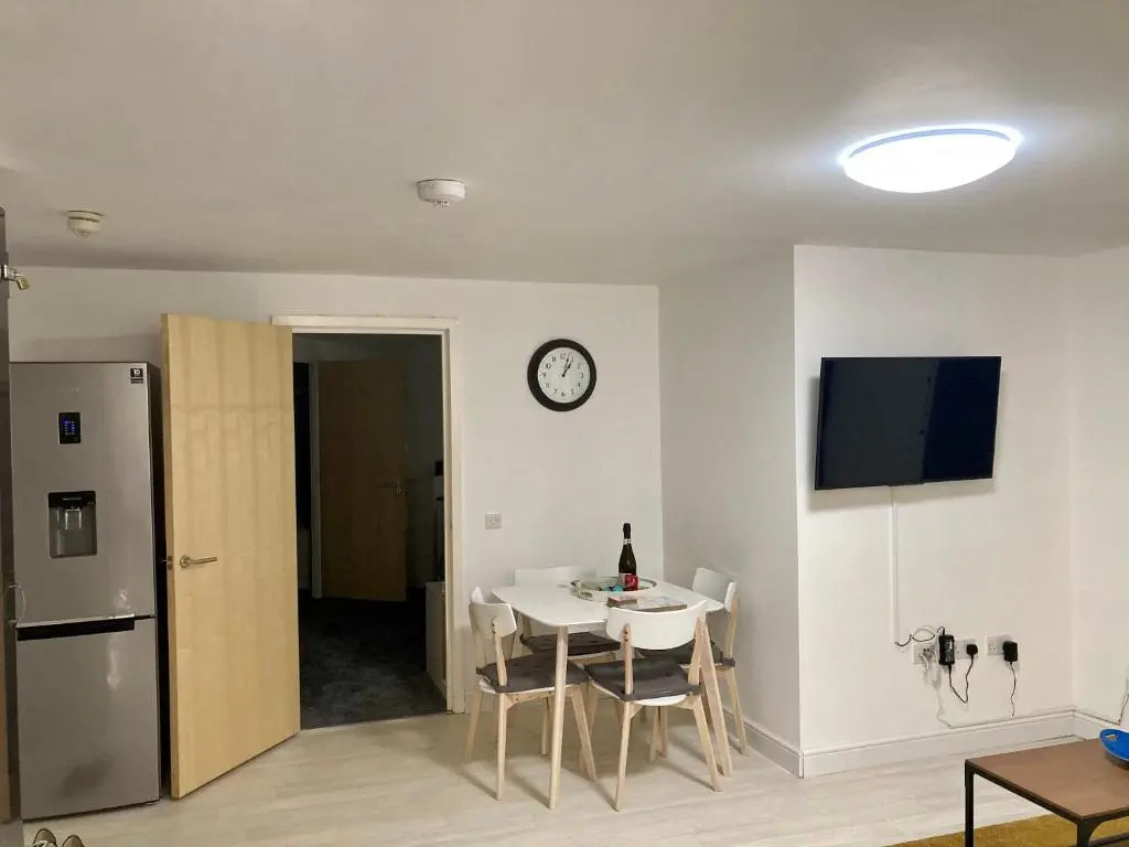 ONE BED APARTMENT GROUND FLOOR ONE MINUTE walk TOWAN BEACH FREE PARKING