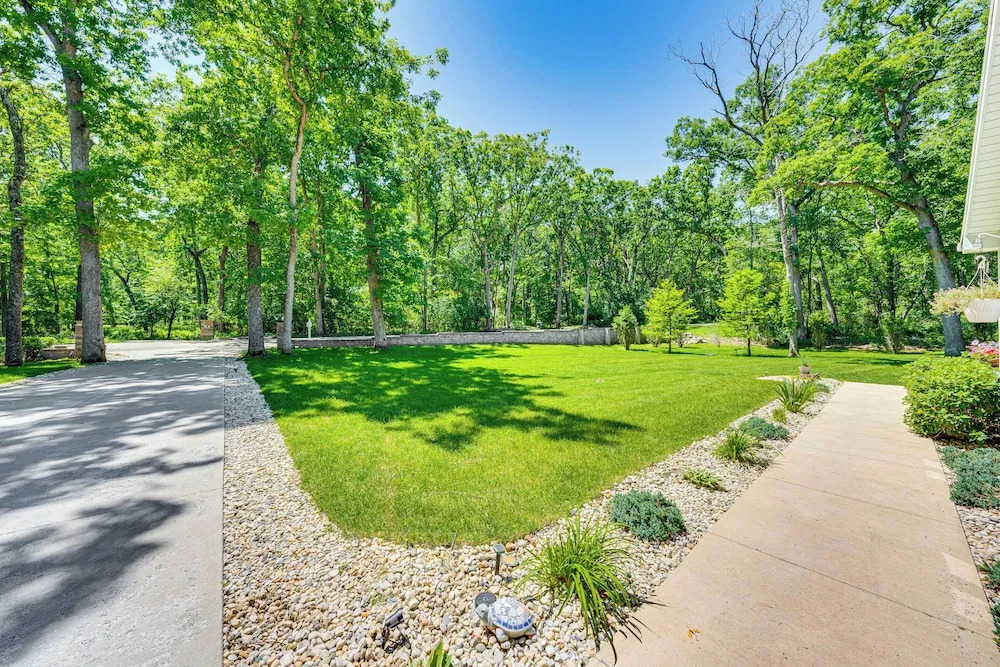 Expansive Fontana Home < 2 Mi to Geneva Lake!