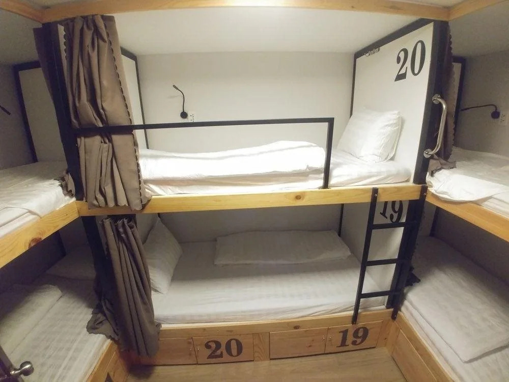 40K Four Of A Kind Hostel