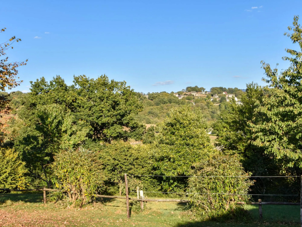 Rural Holiday Home In Sénezergues With Garden