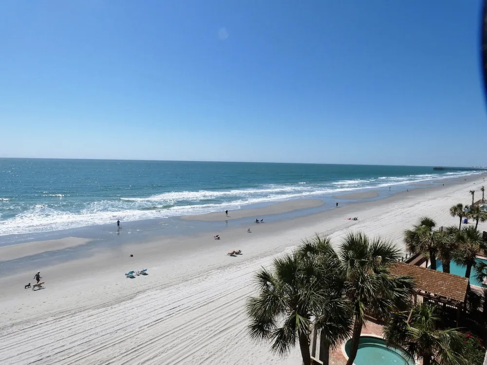 0401 Waters Edge Resort 3 Bedroom Condo by RedAwning