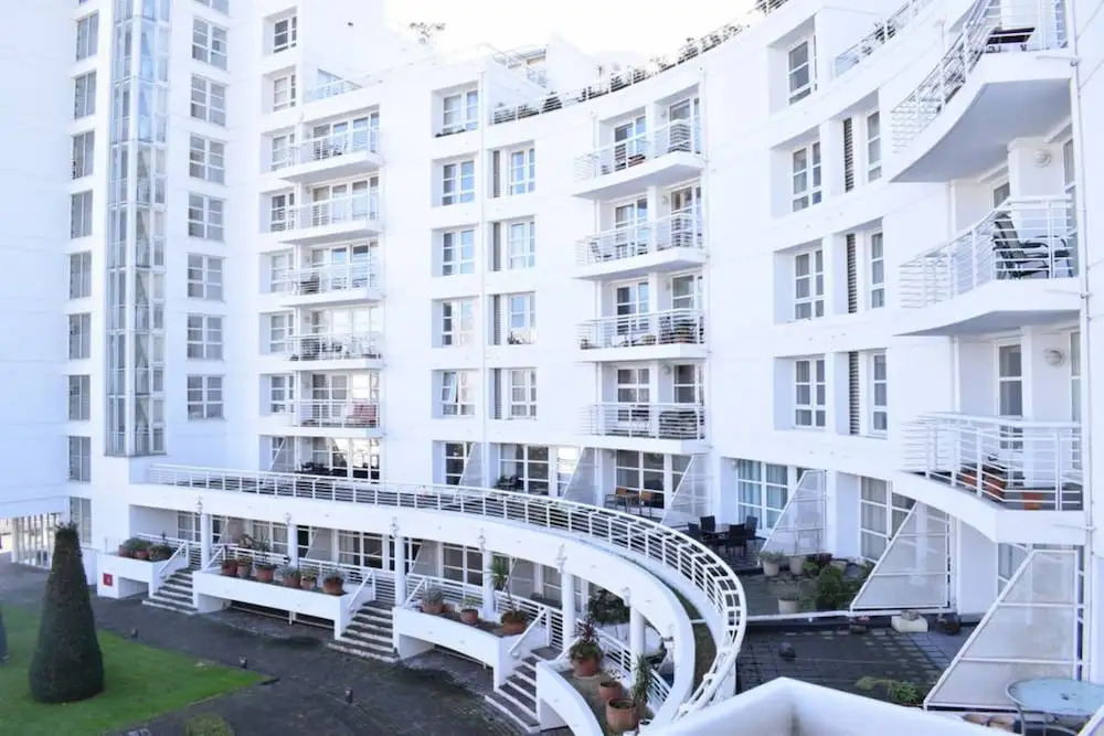 Stunning 2 Bedroom Riverside Flat in Canary Wharf