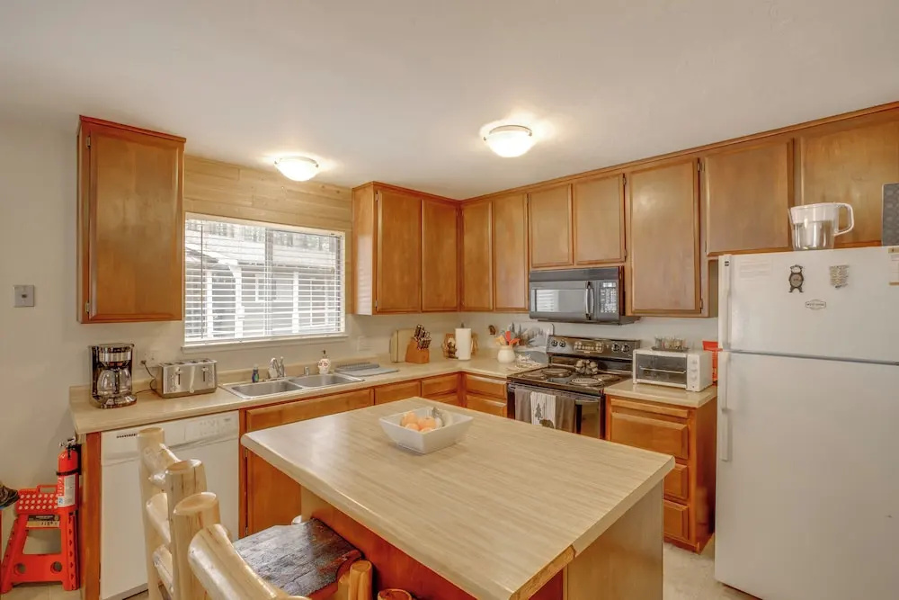 Hot Tub, 1 Mi to Beach: South Lake Tahoe Home