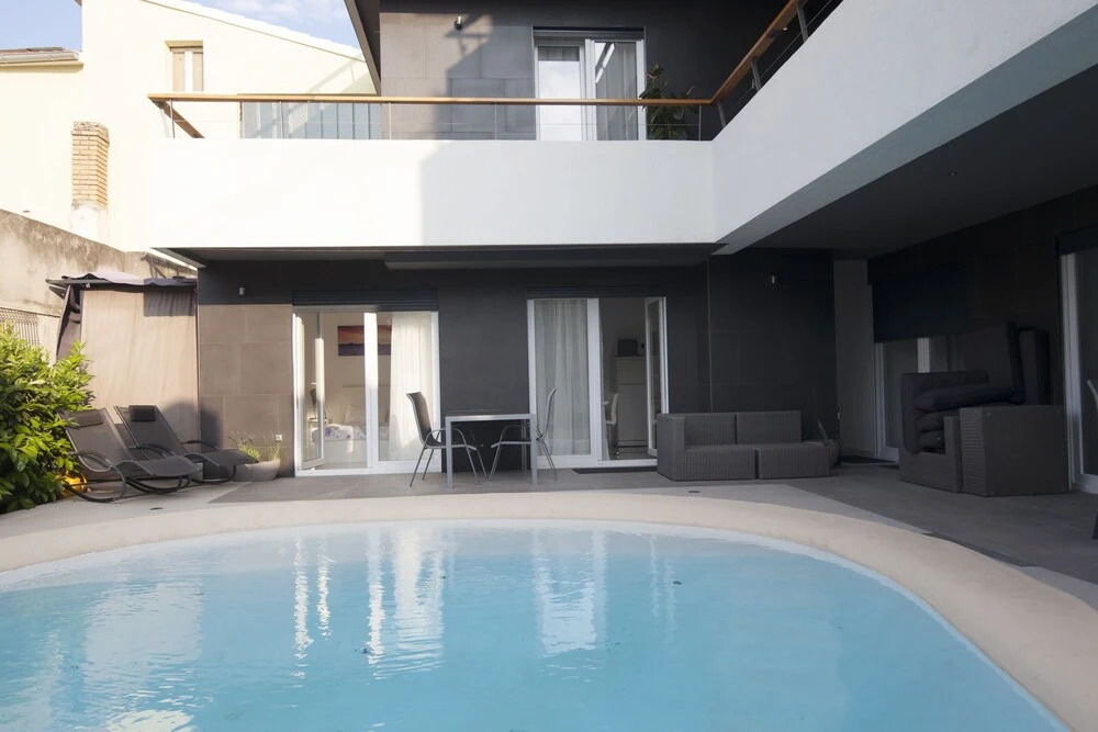 BASIC MANSION plus with swimming pool & free parking