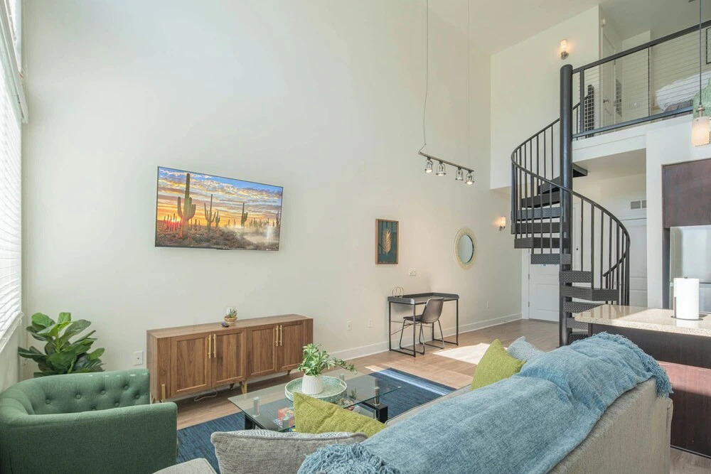 1 BR Loft Views King Beds Shop Dine 4053