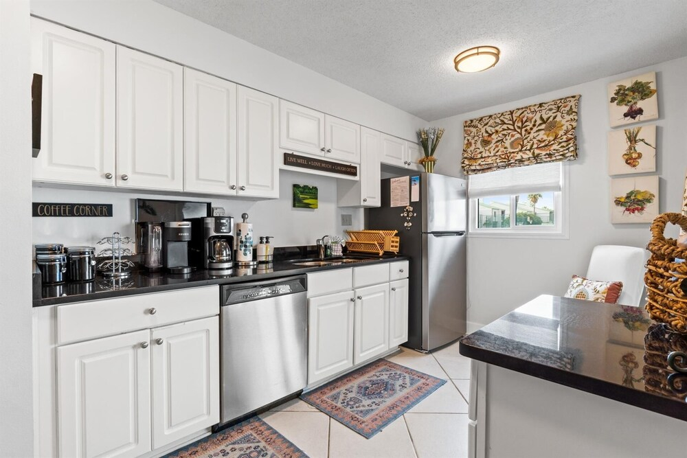 Shoreline Towers T/h 10 3 Bedroom Condo