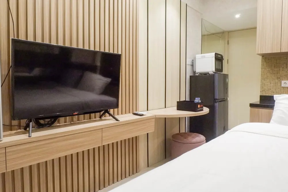 Best Studio Benson Apartment Connected to Pakuwon Mall next to Anderson