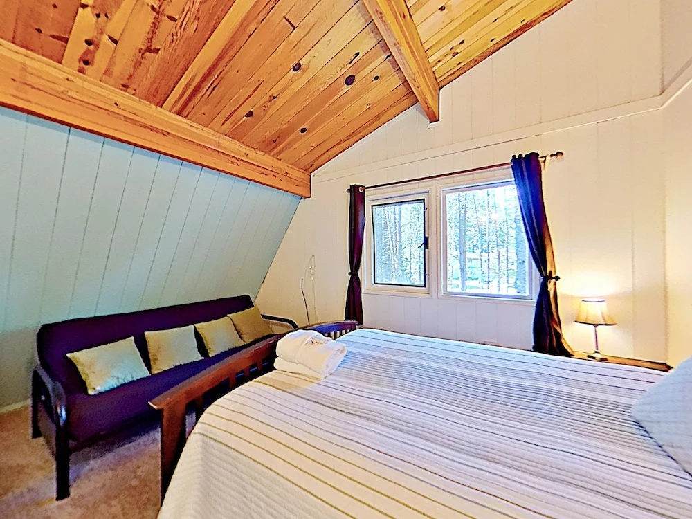 Large S. Lake Tahoe  W/ Hot Tub 6 Bedroom Home