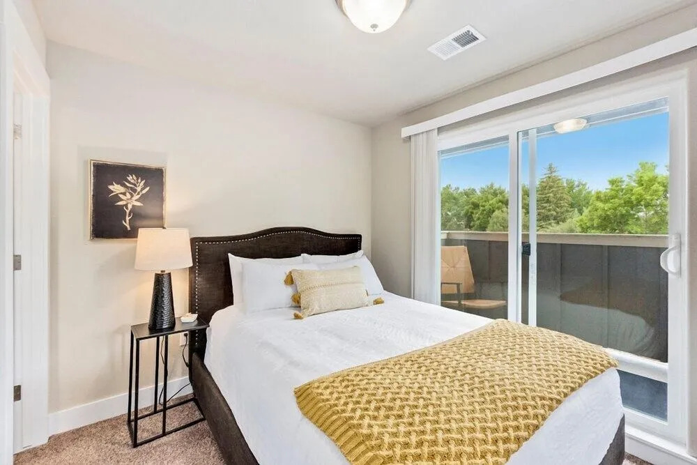 Contemporary Solar Powered Studio near Old Town!
