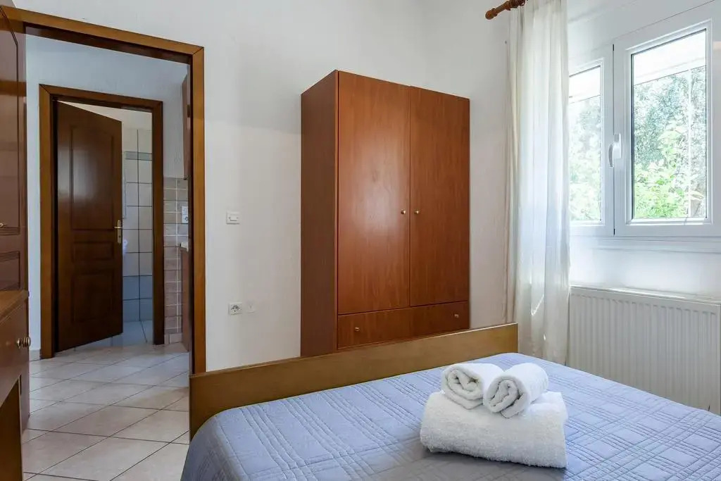 Lithos Apartments