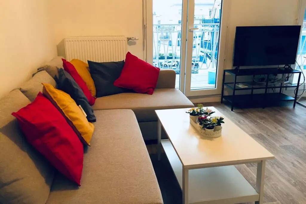 Apartment in Paris Suburb, 15 minutes to center.