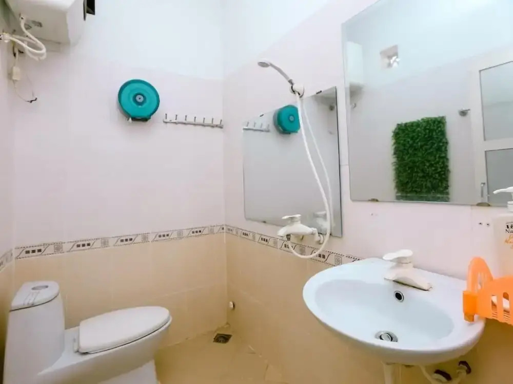 Huong Quynh Hotel