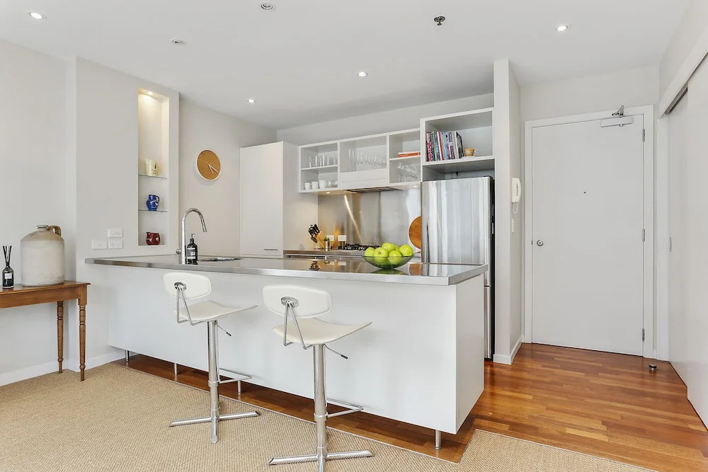 Wondrously Spacious 2 bdrm in Fantastic Location by Urban Butler