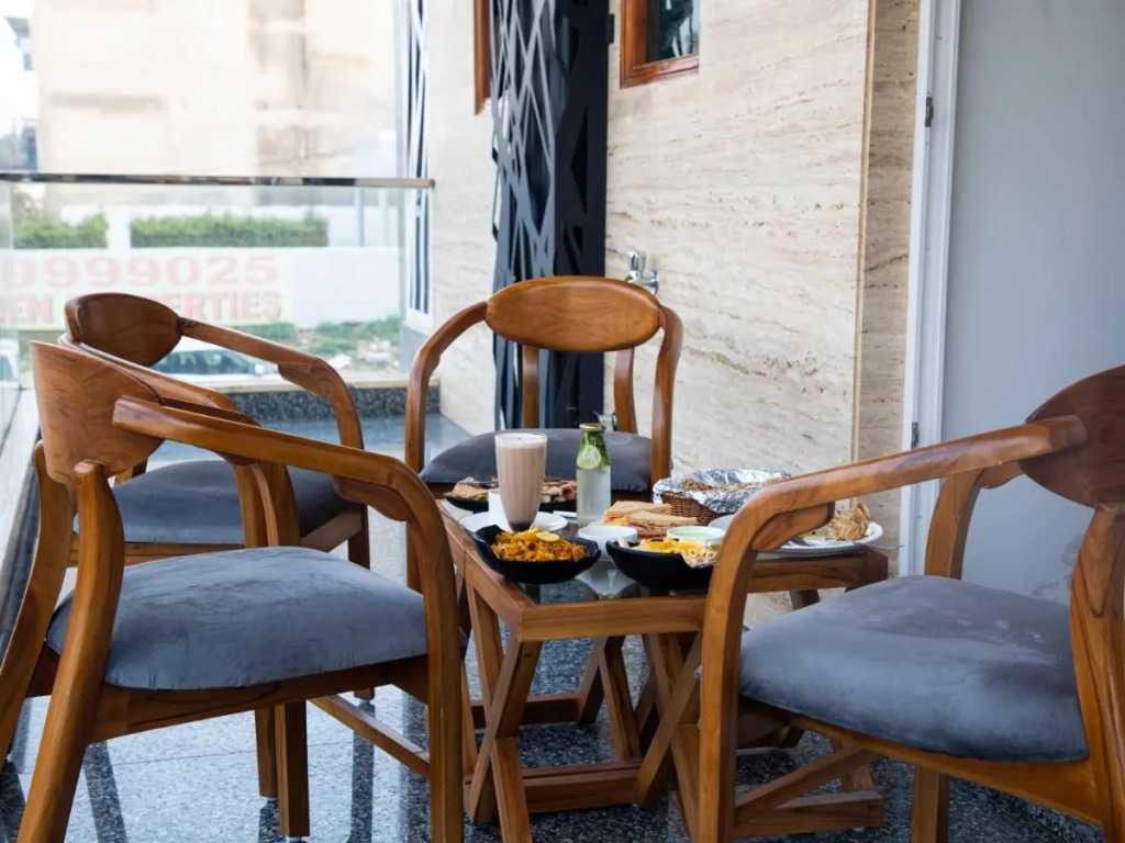 Dev Royale Hotel