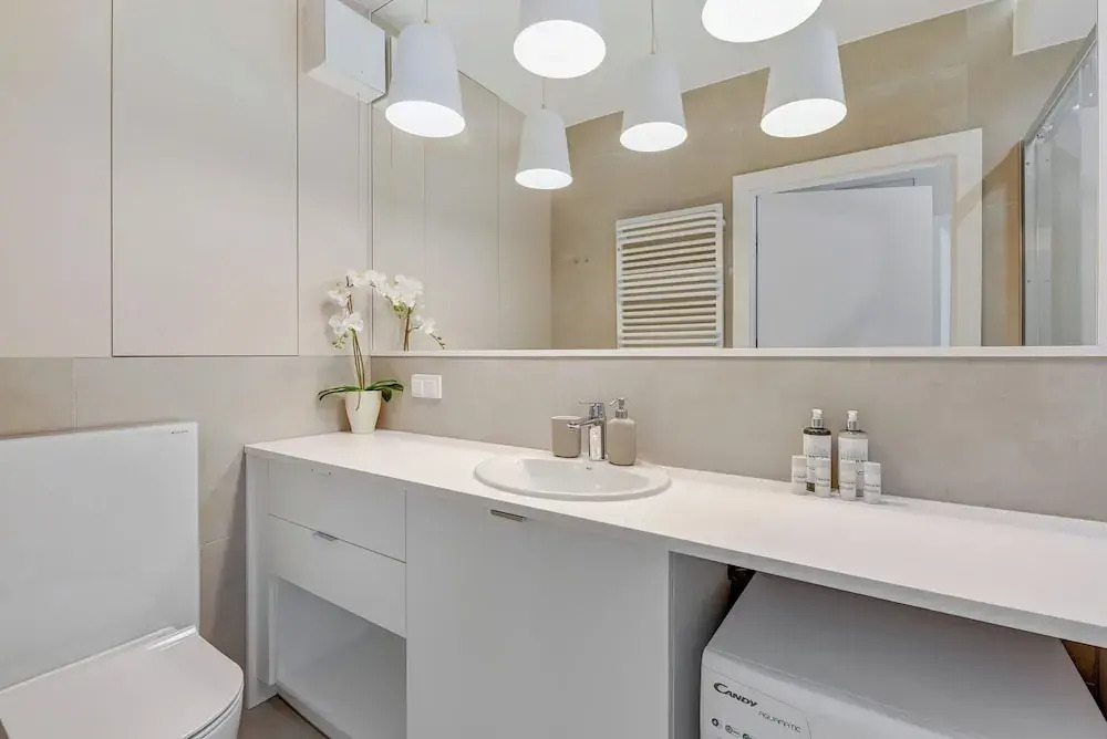 Aura III Apartments & Free Parking by Downtown Apartments