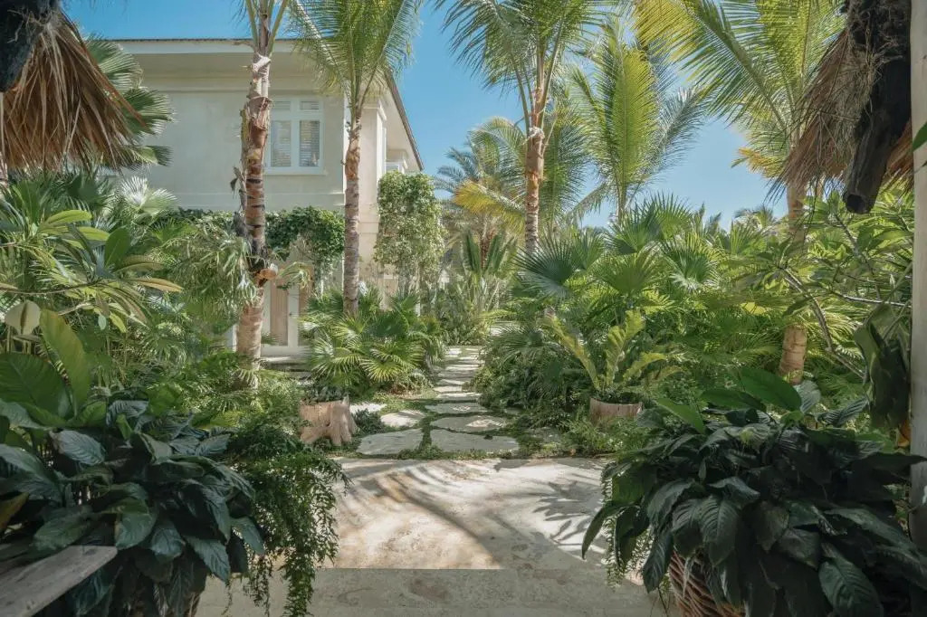 Unique Lake-front 10-bedroom Mansion in Most Luxurious Resort of the Caribbean