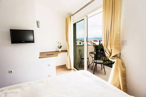 Holiday House Suzi1 - With Pool: Sutivan. Island Brac