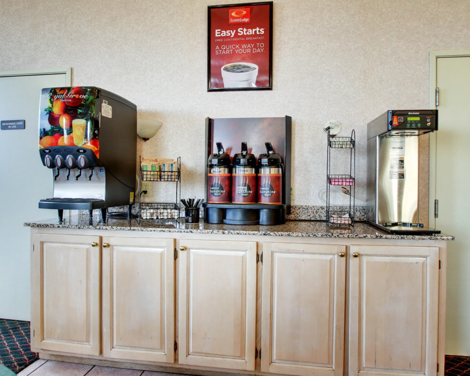 Econo Lodge Inn & Suites Gulfport Airport