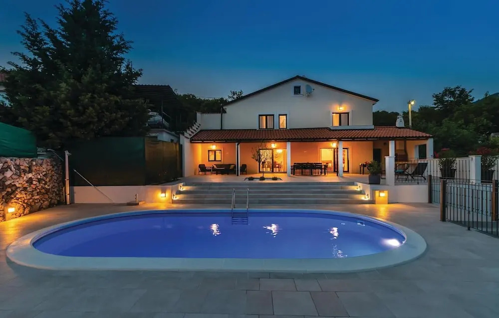 Awesome Home in Praputnjak With Wifi, Outdoor Swimming Pool and 4 Bedrooms