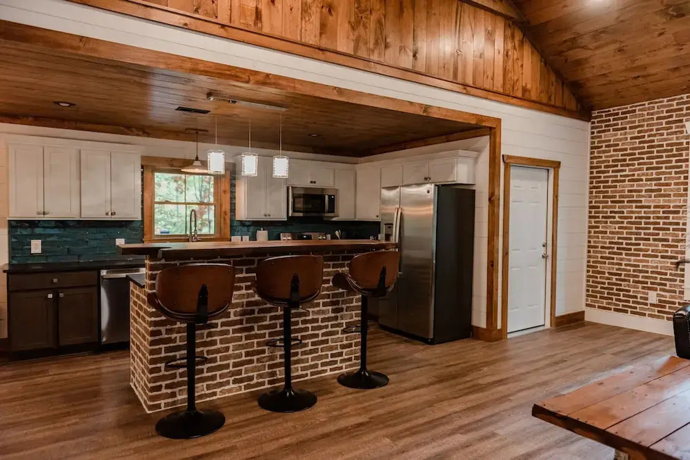 Bigfoots Retreat 2 Bedroom Chalet by RedAwning